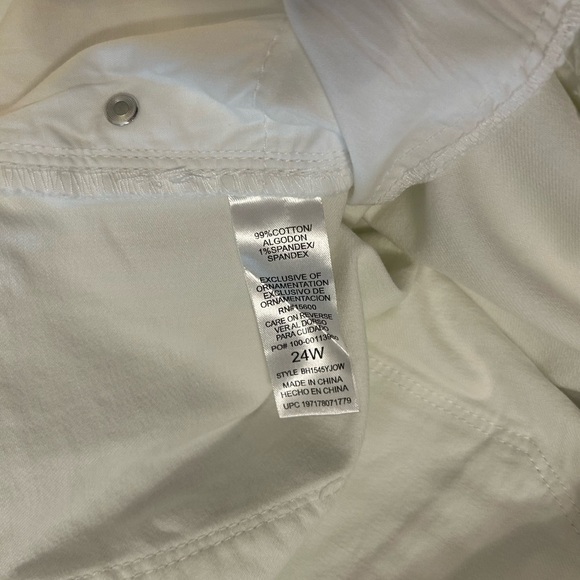 Democracy Women's Flex - Ellent 24W White Cuffed or Uncuffed Capri Denim Pants - Picture 8 of 12